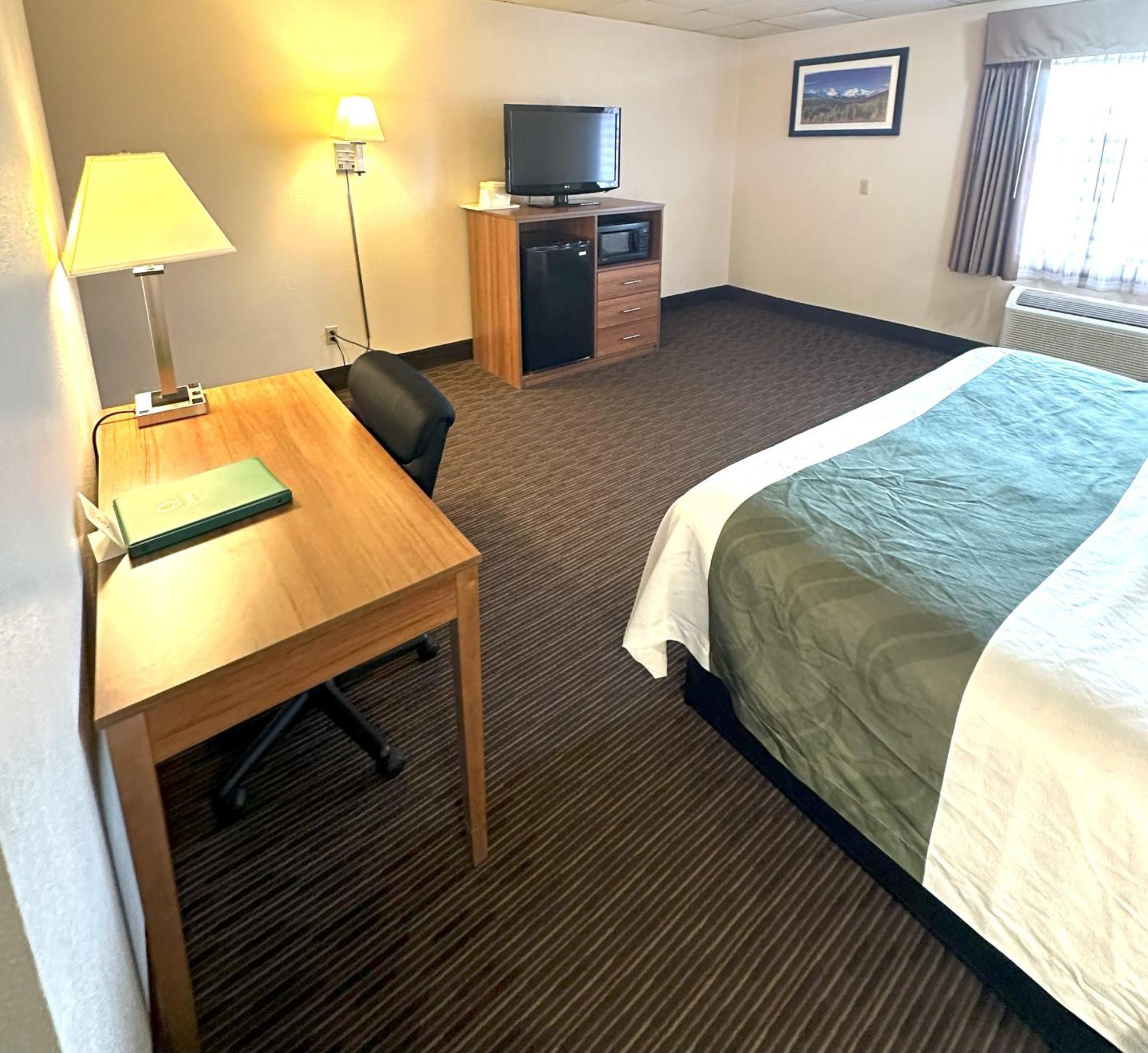 Quality Inn & Suites Salina Extérieur photo