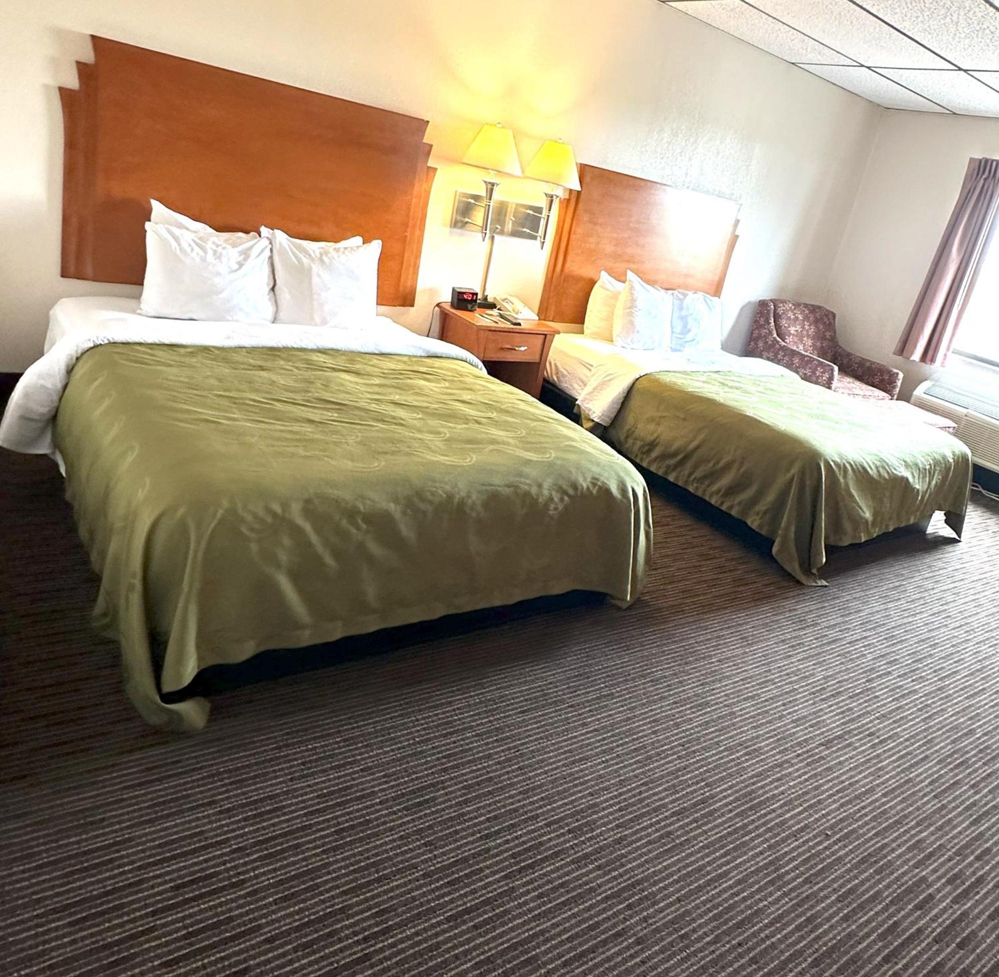 Quality Inn & Suites Salina Extérieur photo